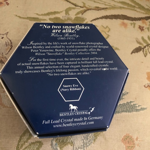 🎄2004 Signed Bentley Lead Crystal Snowflake Ornament - 666 $35 or $30 w/offer - Picture 5 of 5